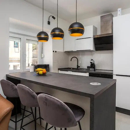 公寓 3 Bedroom Gorgeous In 里耶卡
