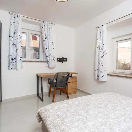 3 Bedroom Gorgeous In Διαμέρισμα