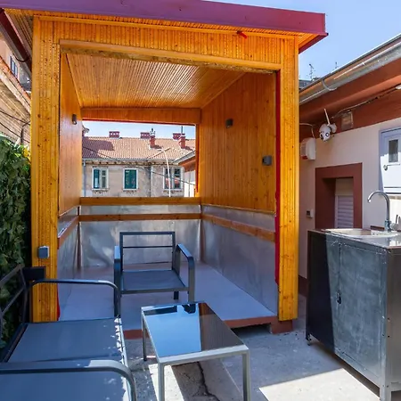 Gorgeous In With Wifi Apartment